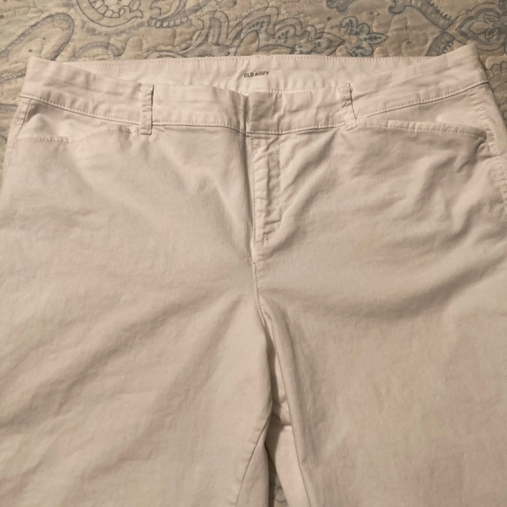 Old Navy White Midrise Pixie Ankle Pants Size 14